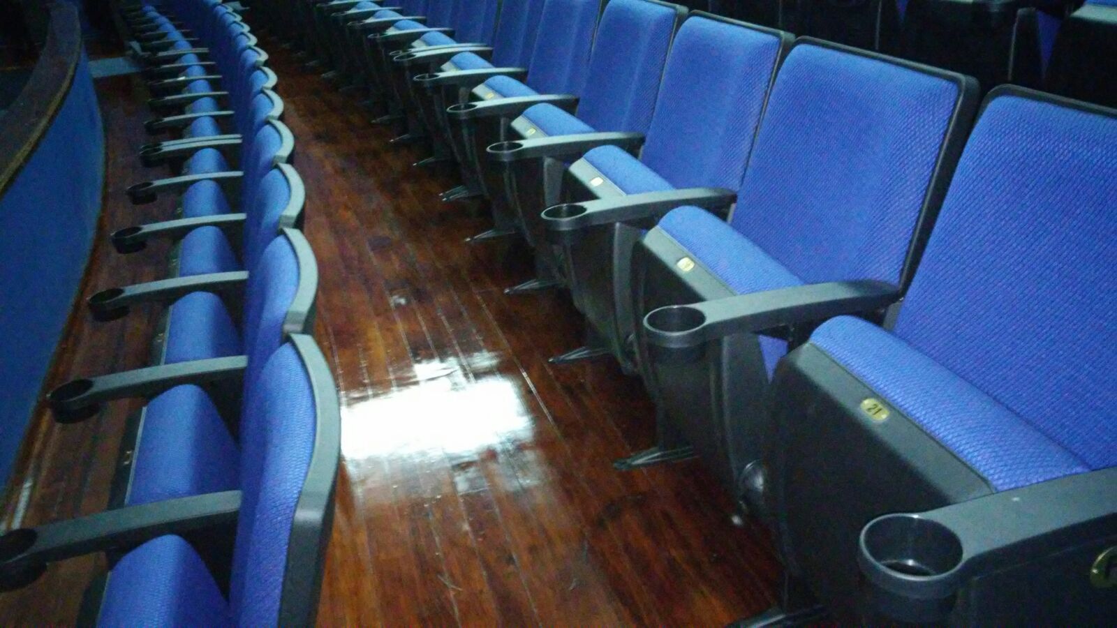 sala renovada- butacas.jpg